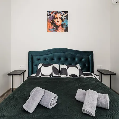 Riverra House Apartment *