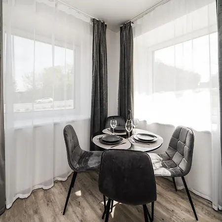 Riverra House *